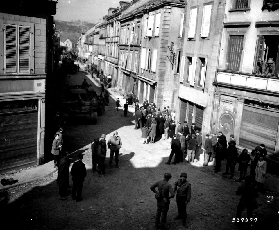 SC 337379 - Sherman M4 tanks in the streets of fortress city of Bitche.