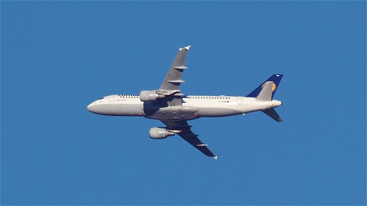 Airbus A320-211 D-AIQW Lufthansa from Toulouse (6200 ft.)