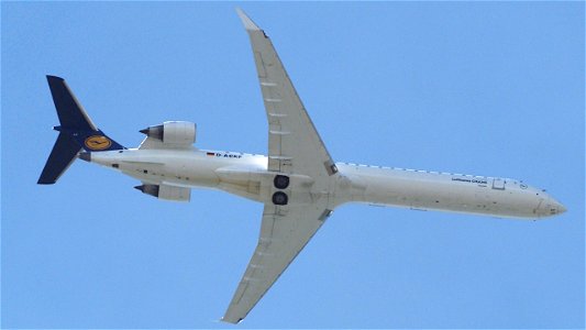 Mitsubishi CRJ-900LR D-ACKF Lufthansa (Operated by Lufthansa CityLine) from Ancona (8400 ft.) photo