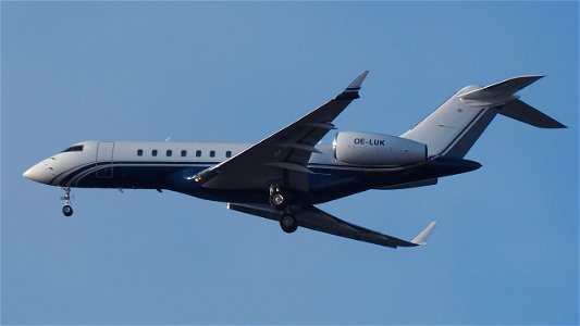 Bombardier BD-700-1A11 Global 5000 OE-LUK Roundtrip Oberpfaffenhofen (4400 ft.)