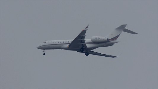 Bombardier BD-700-1A10 Global 6500  CS-GLI Netjets Europe from Rome (4400 ft.)