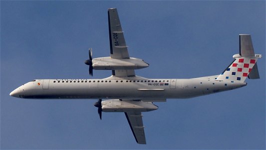 Bombardier Dash 8-Q402  9A-CQE Croatia Airlines from Split (7100 ft.)