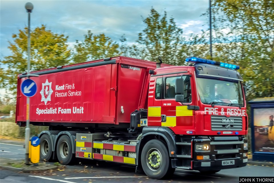 KENT FIRE & RESCUE SERVICE. Specialist Foam Unit.
