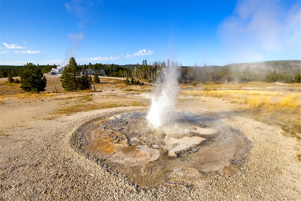 Tary Geyser eruption