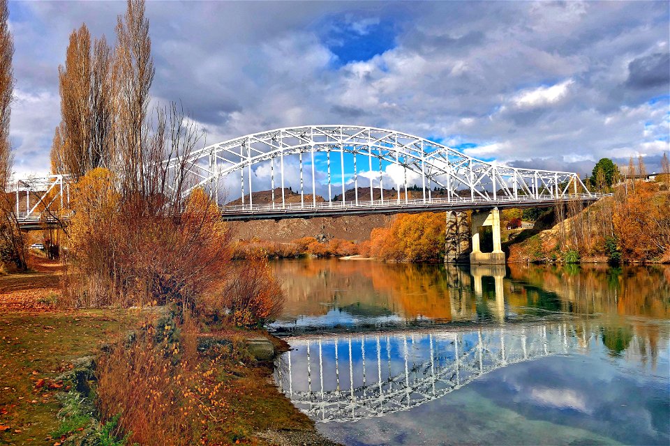 Alexandra bridge. Otago.NZ photo