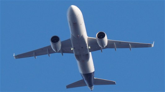 Airbus A320-271N D-AINP Lufthansa from Madrid (8000 ft.)