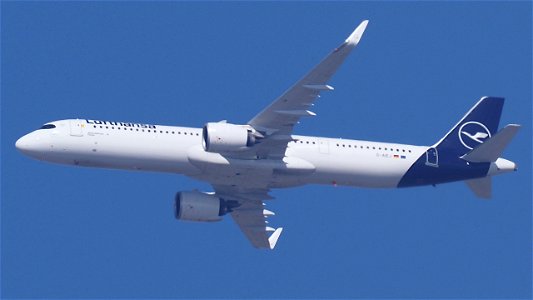Airbus A320-271NX D-AIEJ Lufthansa from Athens (5600 ft.) photo