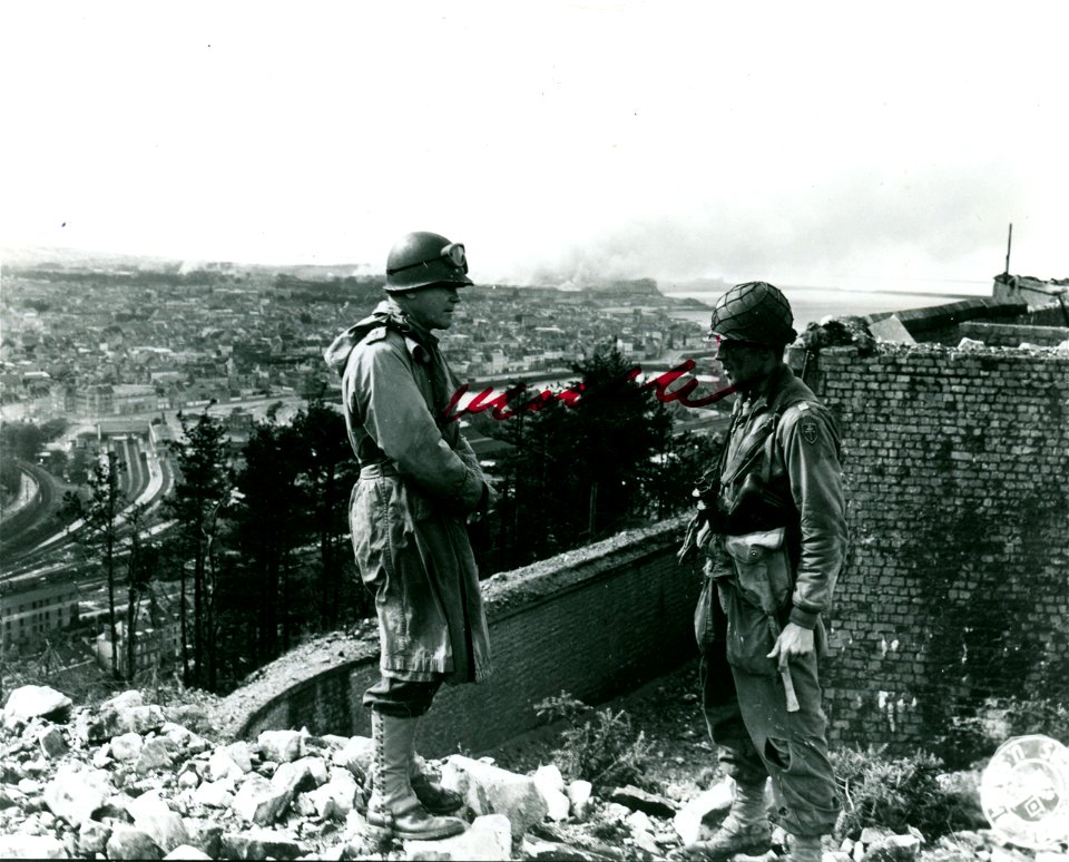 SC 335000 - Capt. Robert Kirkpatrick, Cleveland, Ohio, tells Maj. Gen. J. Lawton Collins, Comm. Gen., 7th Corps, the part his unit played in the capture of the fort overlooking the city and harbor of Cherbourg, France.