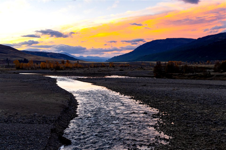 Sunrise over Lamar River