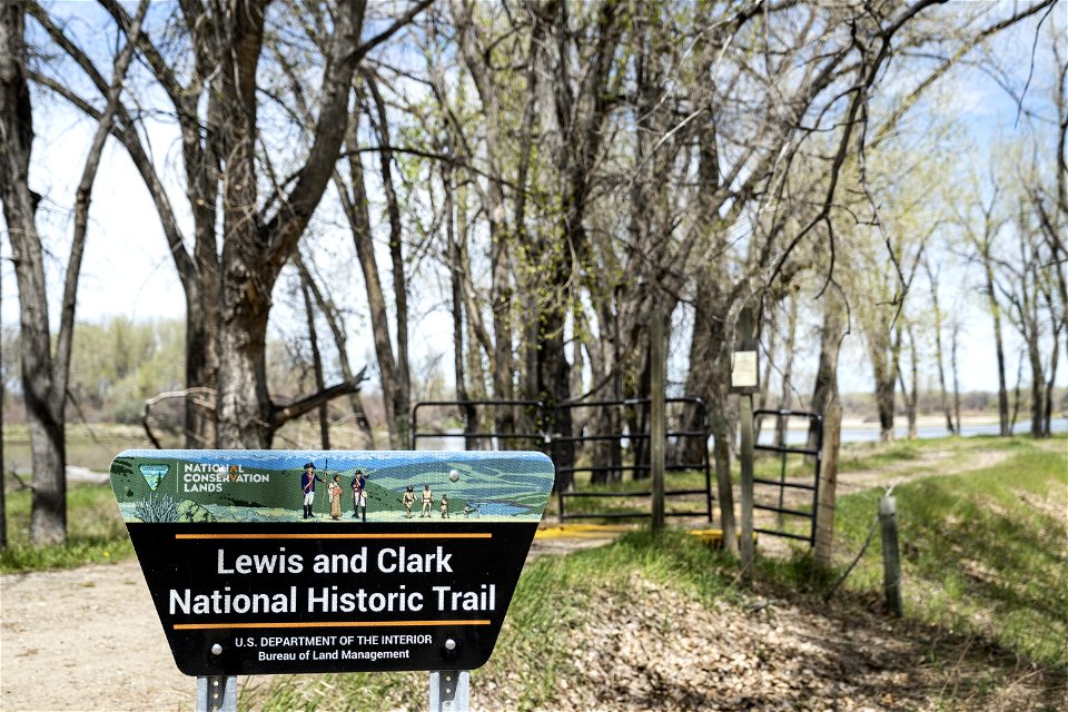 Lewis and Clark National Historic Trail sign at Howrey Island