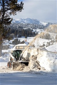 Snow removal in Mammoth Hot Springs (2)