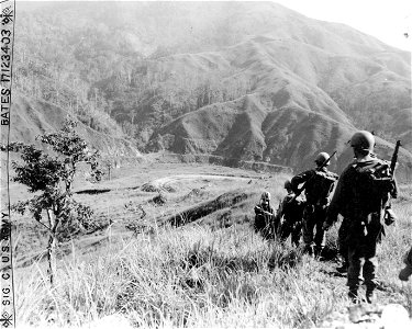 SC 271001 - Men of the 126th Inf., 3rd Bn., going down a hill into Santa Fe, Luzon, P.I.