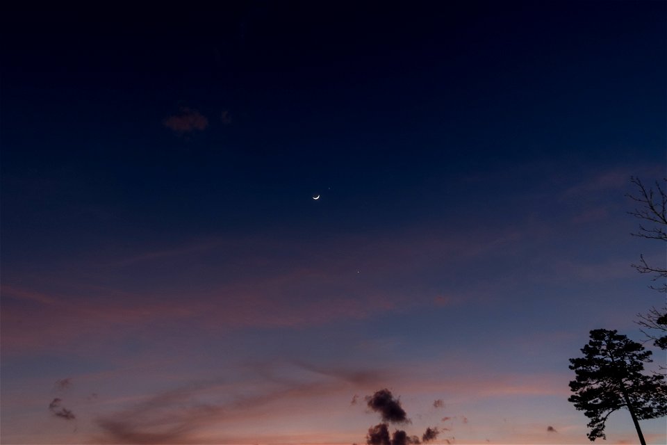 Jupiter, Venus, and the Crescent Moon on 2-22-23
