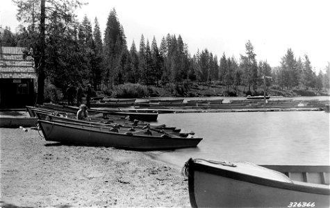 326366-diamond-lake-resort-boathouse-umpqua-nf-or-1936jpg_49385130933_o photo