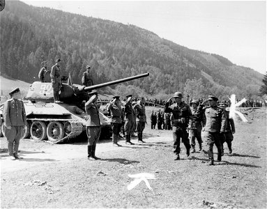 SC 337126 - Maj. Gen. H. L. Mc Bride commanding general 80th Infantry Division, 3RD U.S. Army, and Maj. Gen. Woskrenensky (Voskresenskii), commanding general Russian [censored] (21st) Infantry Division, inspect Russian troops and tanks... photo