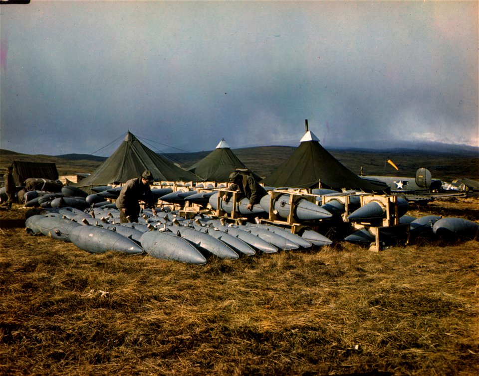 C-846 - American military personnel encase a new shipment of extra gas tanks used by P-39s to give them further flying range.
