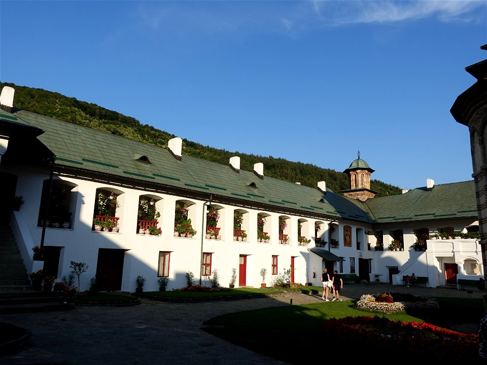 Cozia_monastery2019_0901_174357