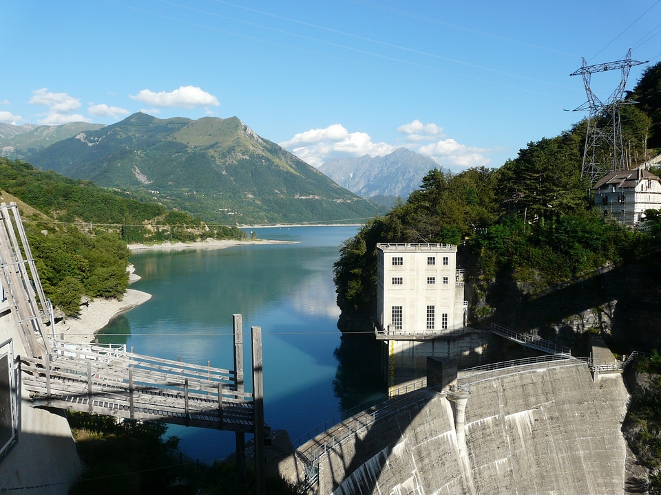 Water lake electricity