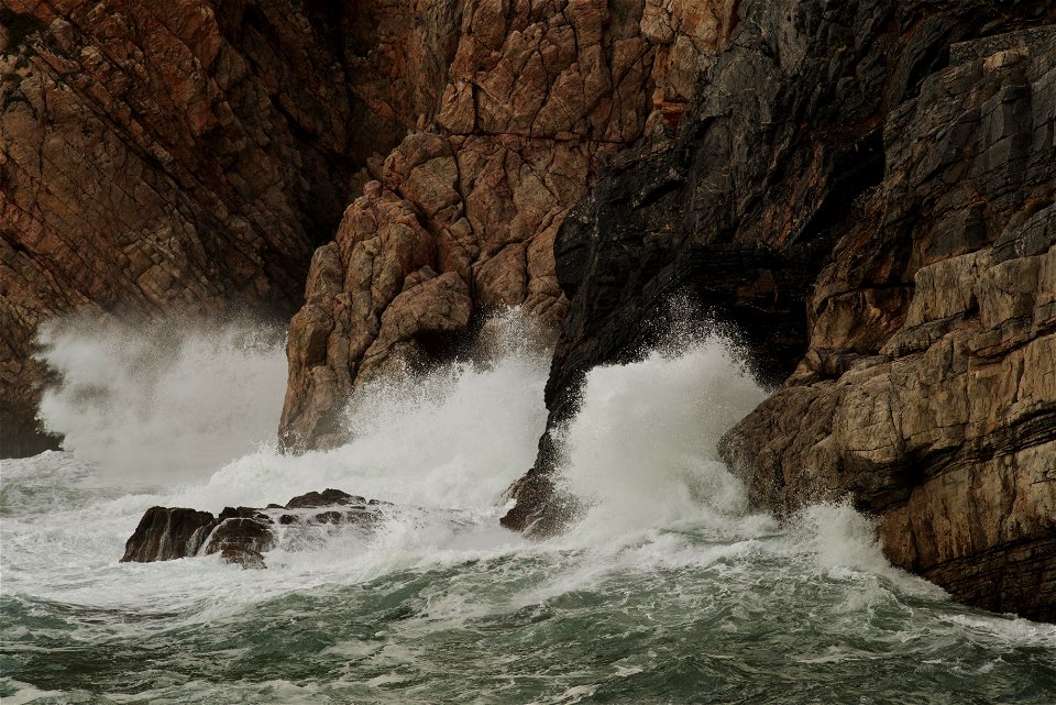 Against the rocks/Sea
