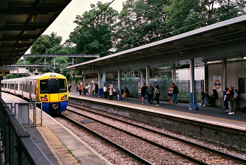 London Underground unit 378 202 departing Highbury & Islington platform 7.