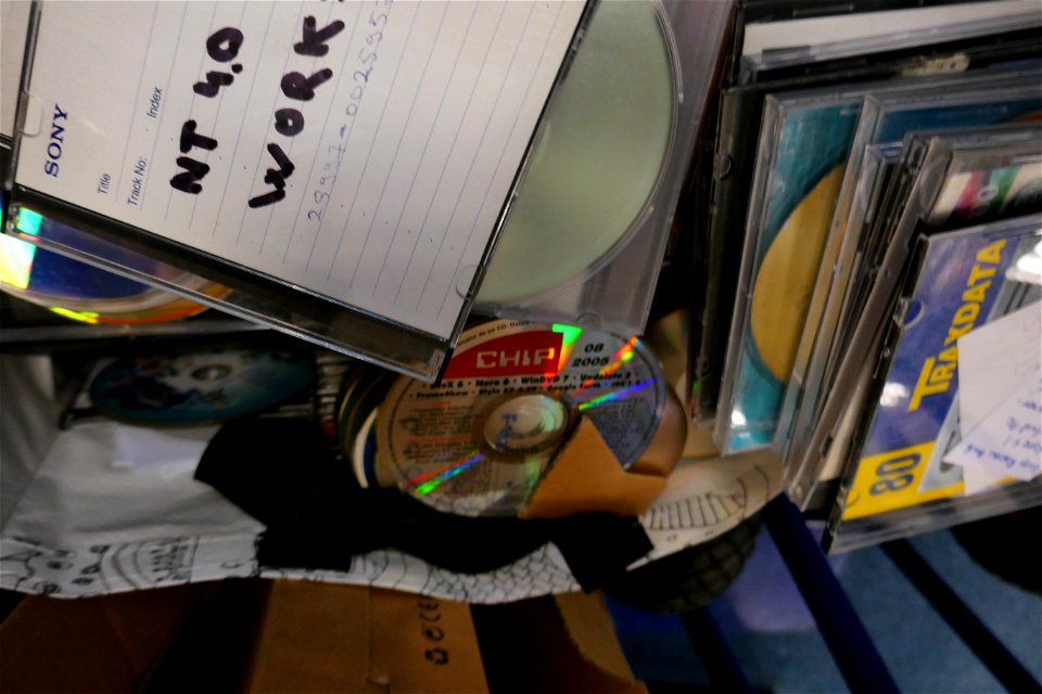 old-CDs-recycle2017_0403_080412