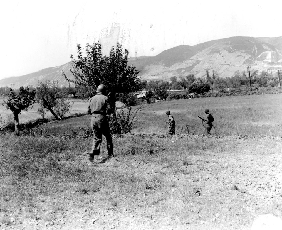 SC 270621 - Three soldiers from 7th Regt., 3rd Div. on patrol north of Montelimar. 30 August, 1944.