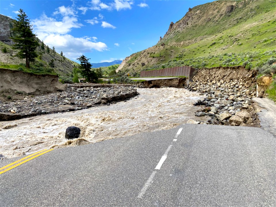 Yellowstone flood event 2022: North Entrance Road, Gardiner to Mammoth (7)