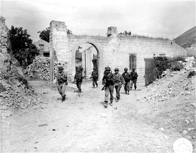 SC 270614 - 3rd Div. infantrymen enter the town of Mondragone and "capture" it during the practice of landing exercises held by the 3rd Inf. Div. 31 July, 1944. photo