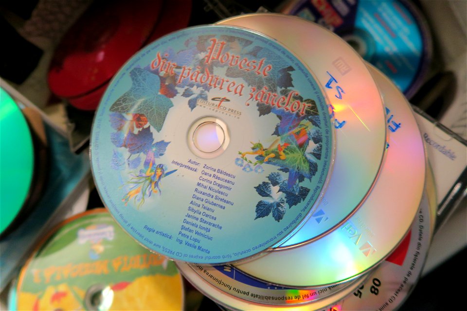 old-CDs-recycle2017_0404_081958