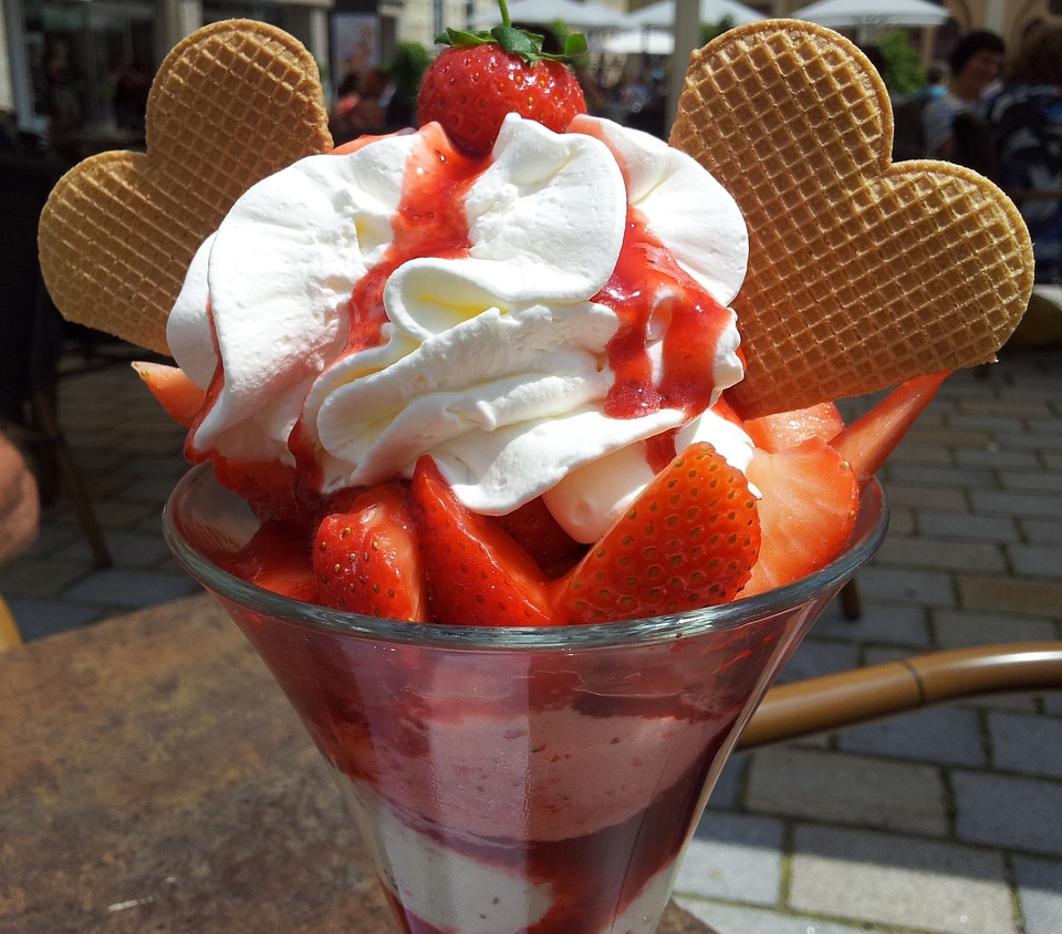 Ice cream sundae strawberries strawberry cup