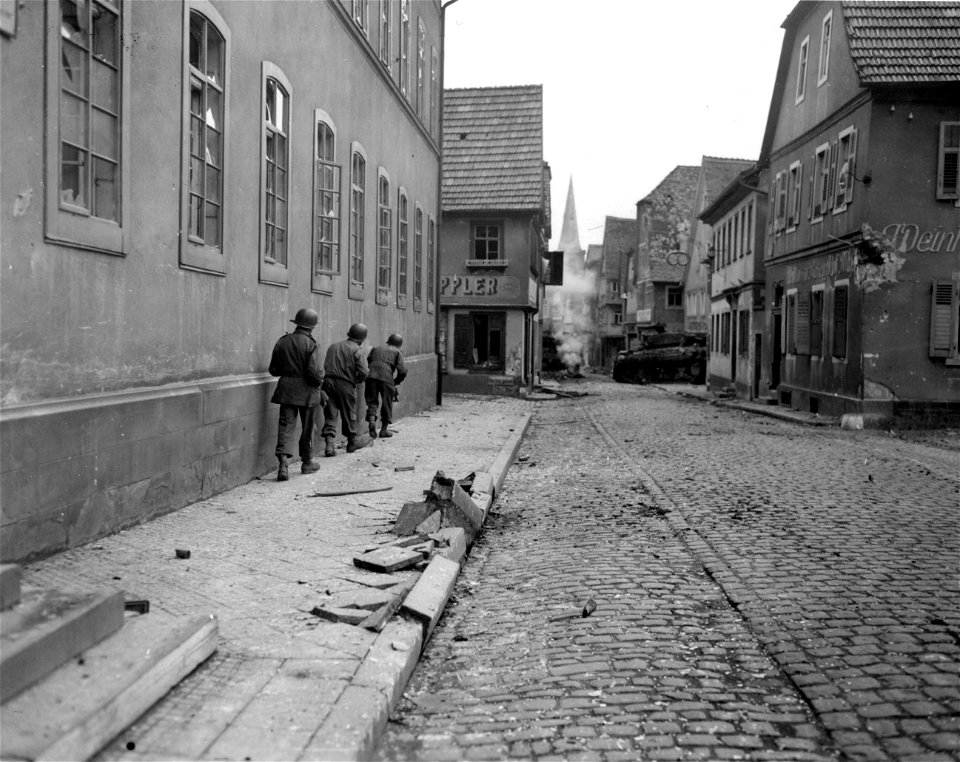 SC 335296 - MPs looking for snipers in town of Lohr.