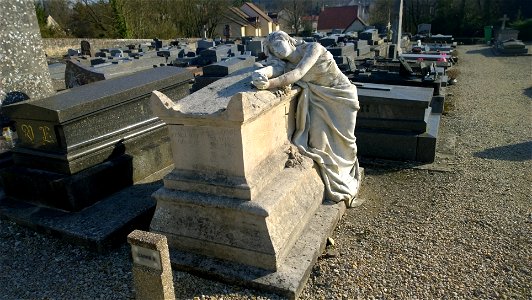Tombe romantique au cimetière de Provins