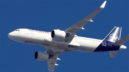 Airbus A320-271N-D-AINX Lufthansa from Rome (6800 ft.)