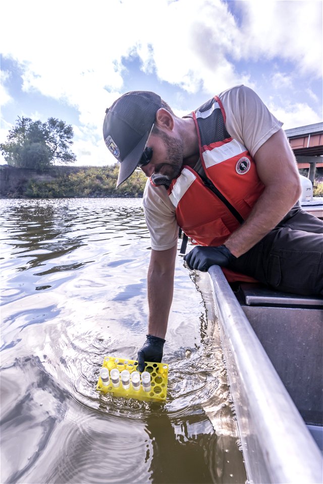 Invasive Carp eDNA Sampling on the James River in South Dakota.