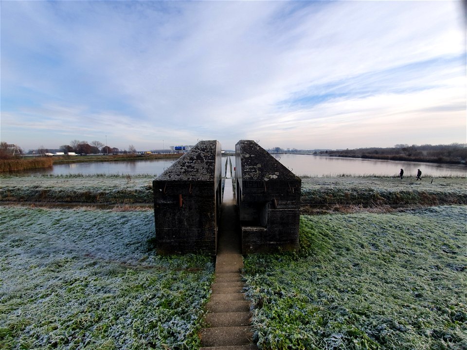 Doorgezaagde bunker Diefdijk