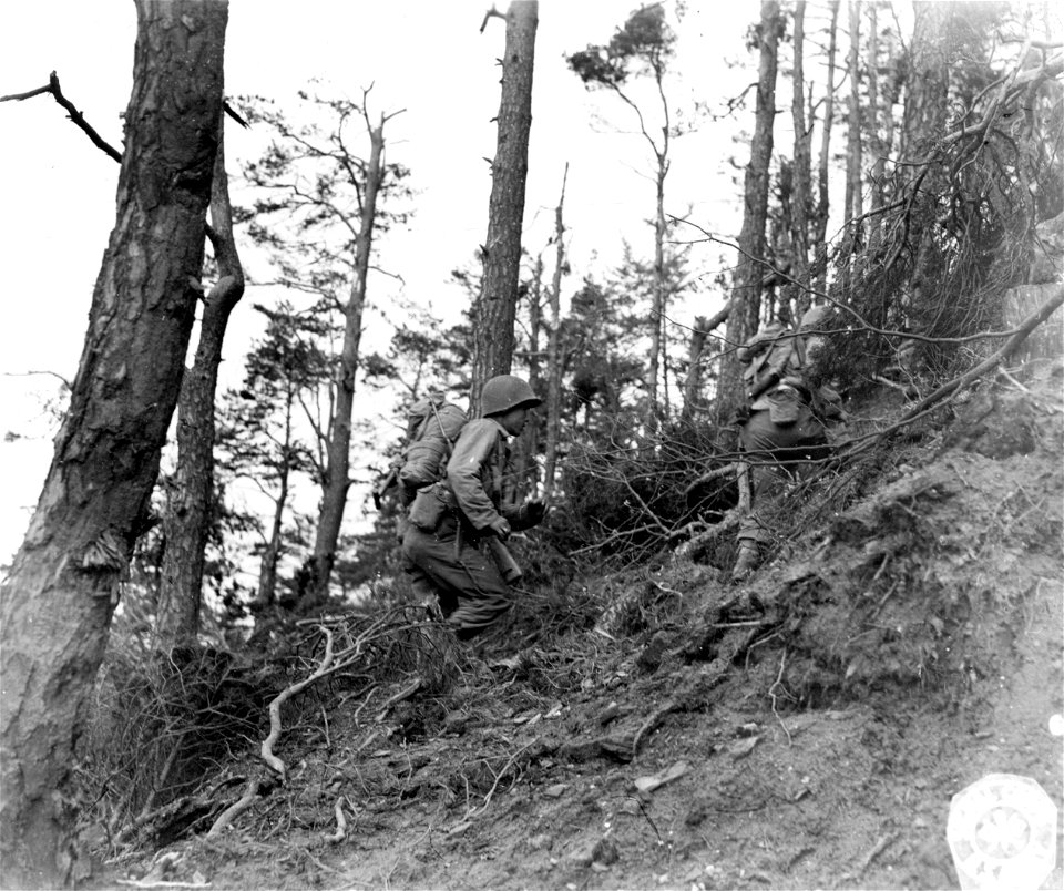 SC 195666 - Japanese-American infantrymen move up steep hill in Bruyeres sector of France. 24 October, 1944.