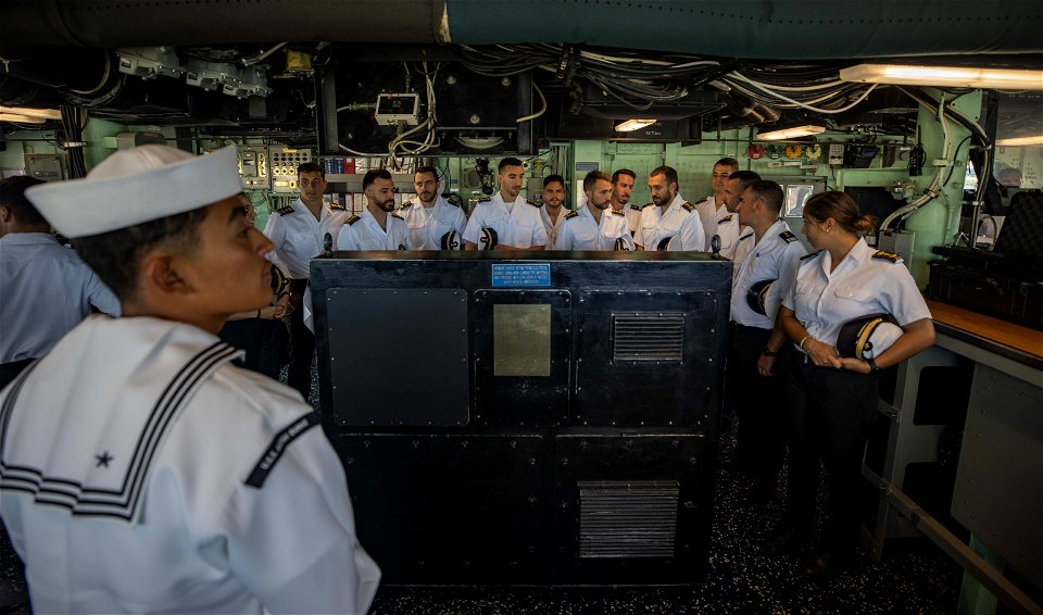 USS Arleigh Burke (DDG 51) photo