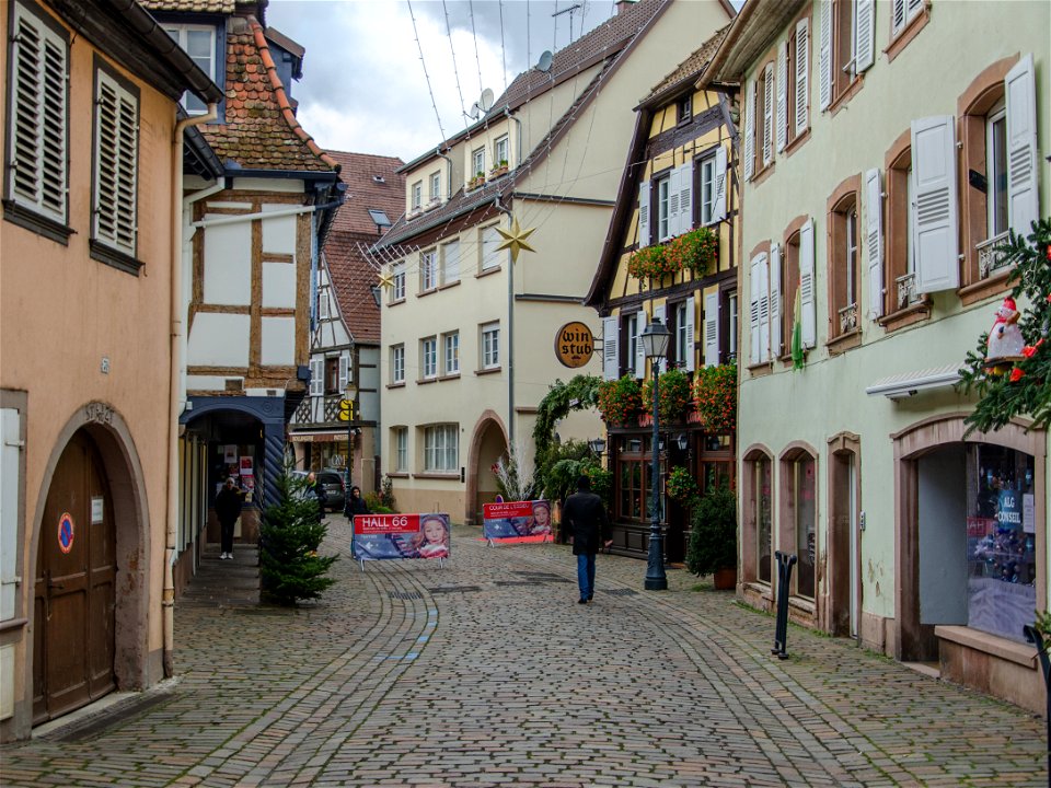 La grand'rue et sa Winstub du Tonnelet