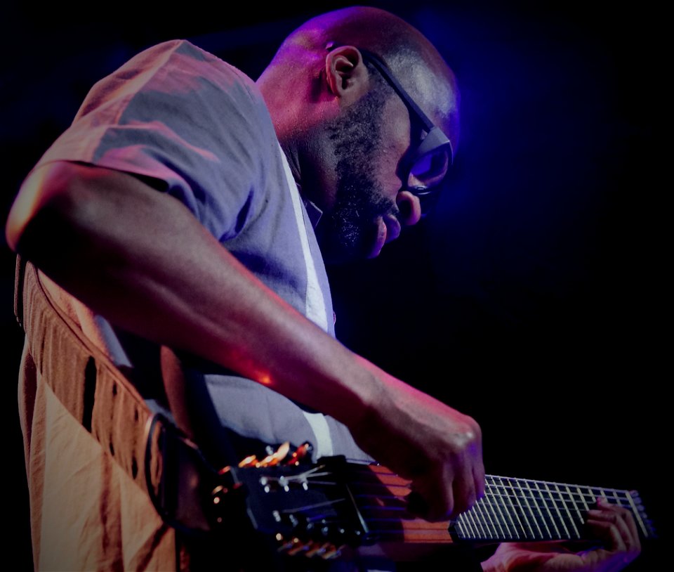 Dave Holland 'Aziza', TivoliVredenburg Utrecht 13 november 2018 - Lionel Loueke photo