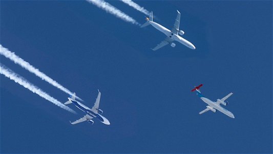 Zwei Jets und eine Turboprop