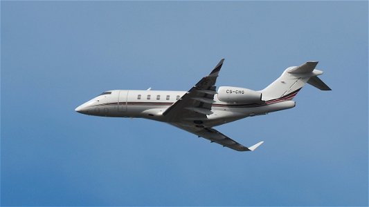 Bombardier BD-100-1A10 Challenger 350 CS-CHG Netjets Europe from Frankfurt (4000 ft.)