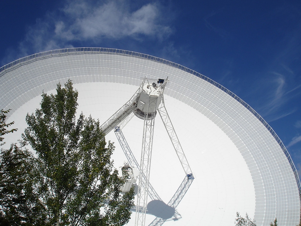 Effelsberg radio telescope radio waves