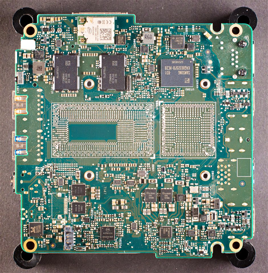 Intel@10nm@CannonLake@PalmCoveCores_-_GT2-Gen10_IGP_RadeonRX540@Core i3-8121U@NUC8I3CYSM___DSCx02@VIS photo