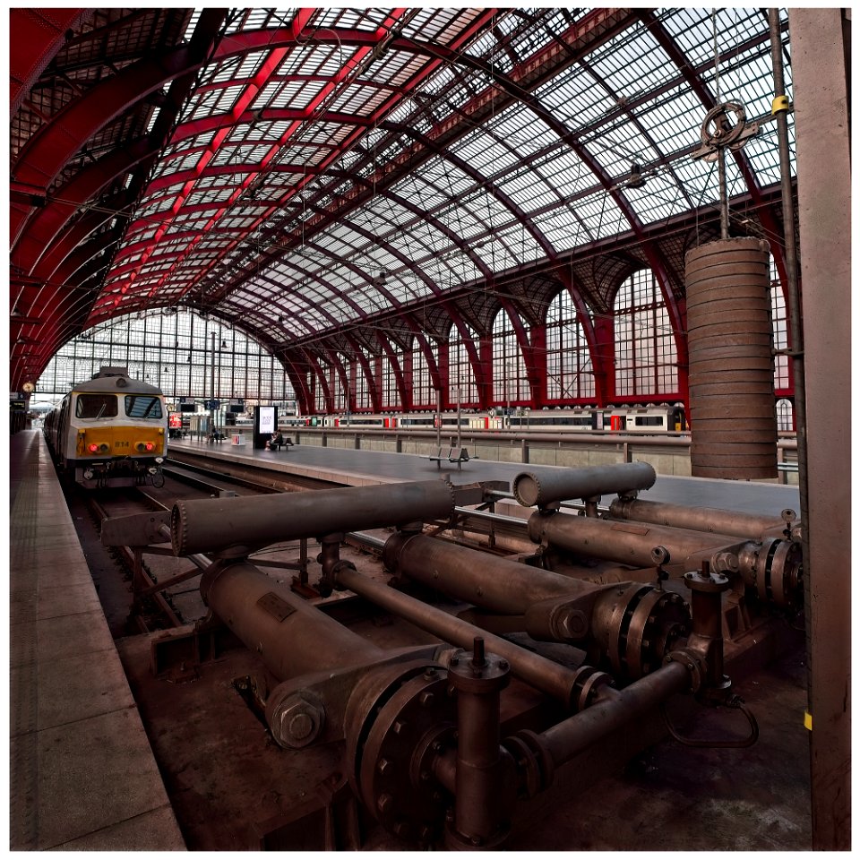 Central Station - Platforms (Frontal View)