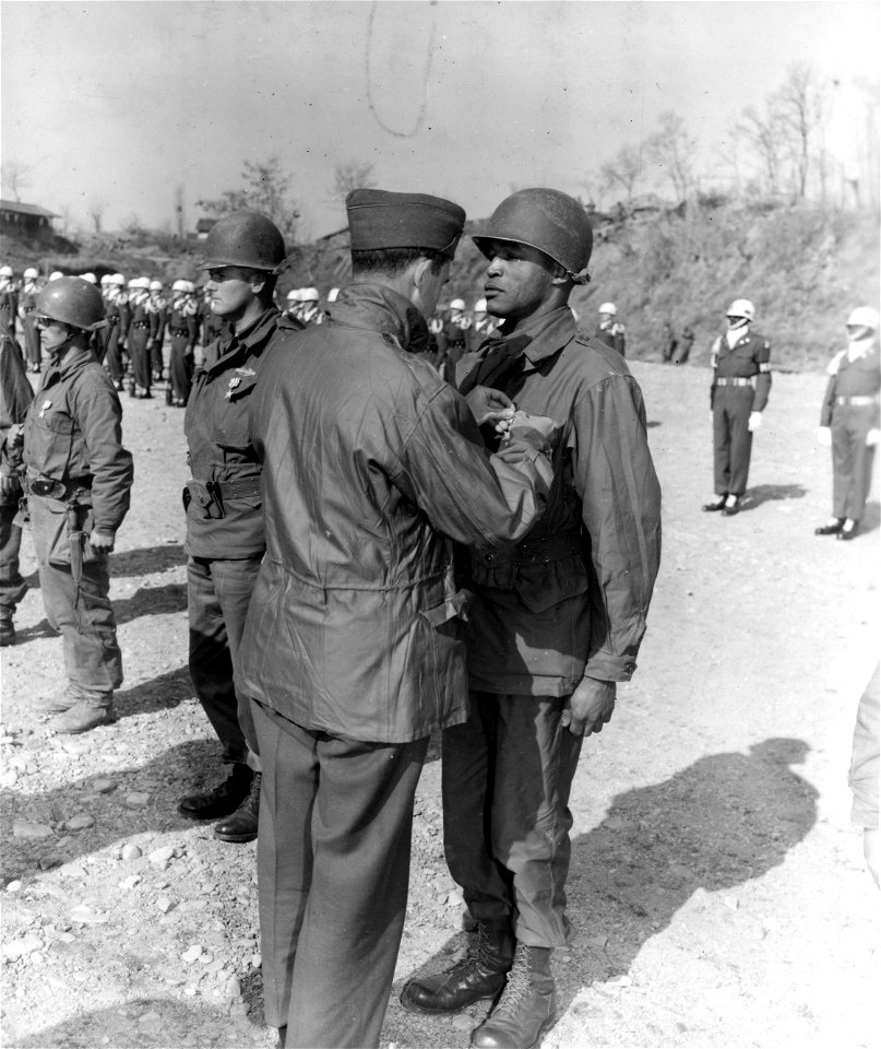 SC 364063 - Secretary of the Army Frank Pace Jr. (left) awards the Silver Star to M/Sgt. Edgar Carter, Palestine, Texas, A Btry. 96th FABn., X Corps, at a ceremony in the X Corps sector, Korea.
