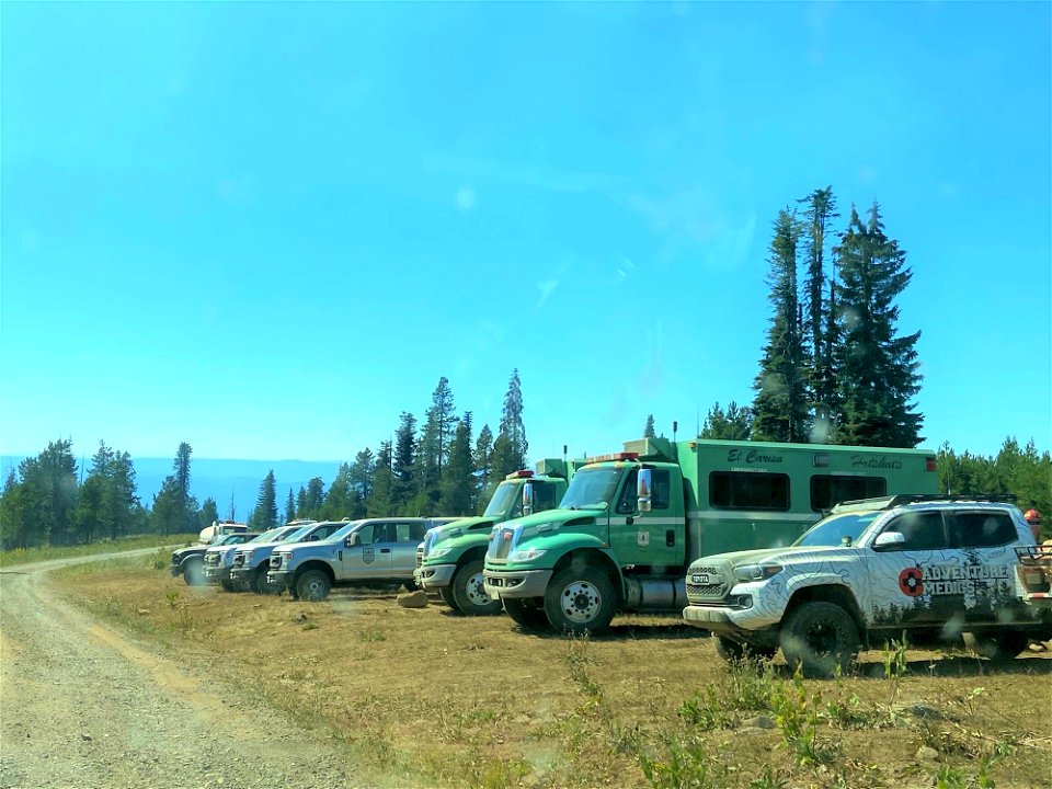 Buggies on CrocketsKnobFire_USFSbyEricHendrickson 20220905