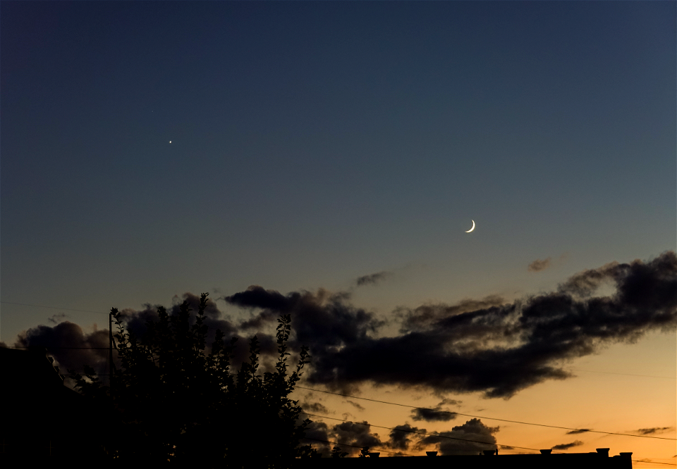 Day 281 - Venus and Crescent Moon