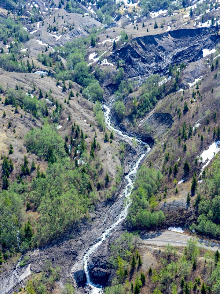 20230518_Aerial of road washout and debris flow_USGS_A Mosbrucker_B0001282b
