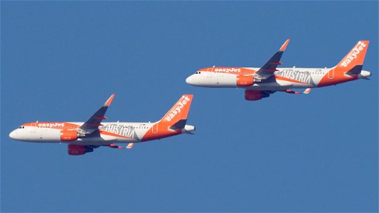 Airbus A320-214 OE-IVA easyJet (Austria Livery) from Milan (7200 ft.)