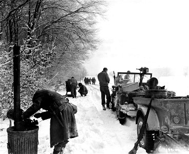 SC 199104 - This photo shows the handling of chow in the field by the means of a mobile mess. As the men come in, final preparations for serving go on.